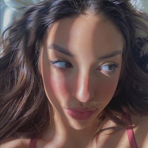 Meet your Posher, Amyna